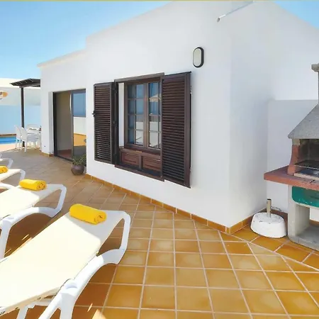 Вилла Puerto Del Carmen Sleeps 6 Wifi Пуэрто дель Кармен