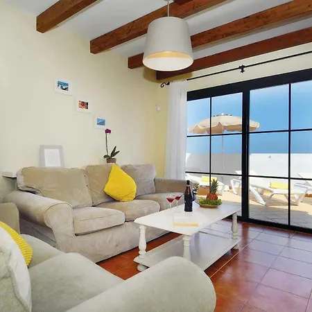Вилла Puerto Del Carmen Sleeps 6 Wifi Пуэрто дель Кармен